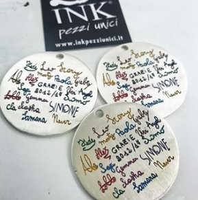 INK Loves Teachers - CIONDOLO TONDO GRANDE FIRME INKlab (Collana cordino o portachiavi)